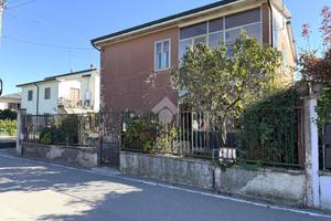 VILLA SINGOLA A CASALETTO VAPRIO