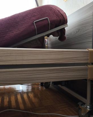 Letto ortopedico elettrico+materasso antidecubito