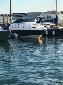 Cabinato americano Regal 2665 commodore