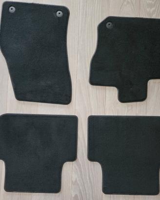 Set tappetini in moquette originali Nuova Tiguan