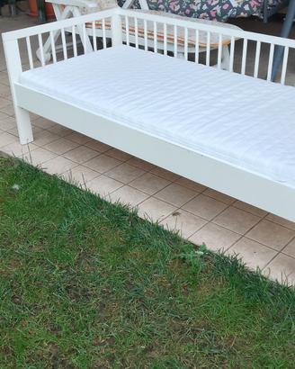 Lettino  70 x 160 cm  bianco con materasso