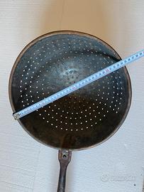 Scolapasta gigante in rame antico e molto raro