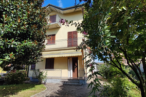 Casa indipendente su tre livelli - Levate