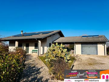 Villa singola tutta su un piano con ampio giardino
