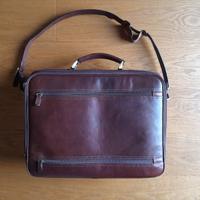 Borsa portadocumenti in pelle.