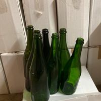 Bottiglie vuote da vino a corona