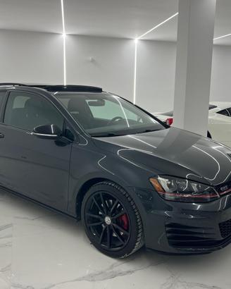 Volkswagen Golf GTI Performance 2.0 TSI 3p. BlueMo