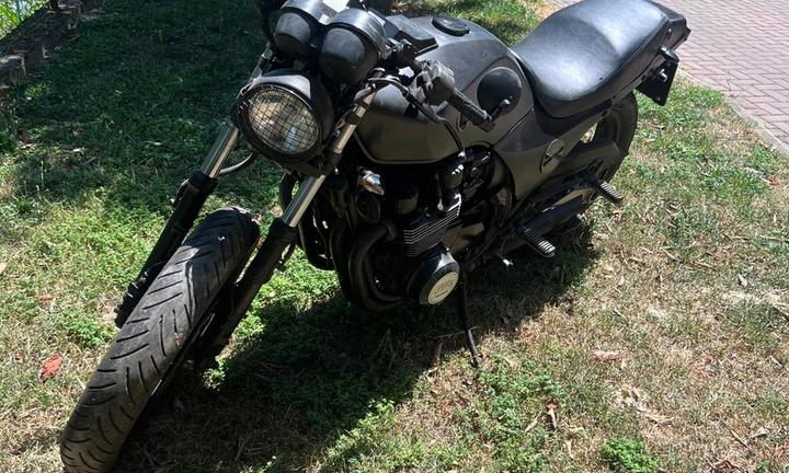 Kawasaki GPZ 750 iscritta ASI cafe racer