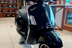 Piaggio Vespa 300 GTS SUPER 2023--UNICO-PROPRIETAR