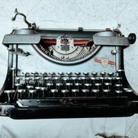 Macchina da scrivere INVICTA