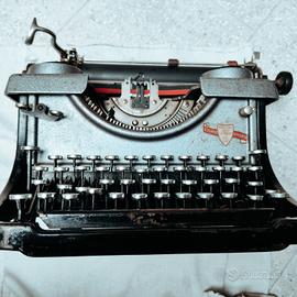 Macchina da scrivere INVICTA