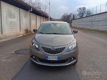 Lancia Ypsilon Hybrid Gold leggere annuncio