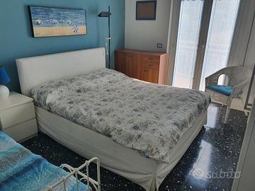 camera da letto con armadio 6 ante e letto matr.
