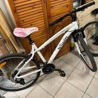 Bicicletta  mountain bike btwin