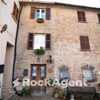 CASA A SCHIERA A MONDAVIO- BORGO MEDIEVALE