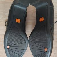 Scarpe chiusa pelle nera e vernice BATA