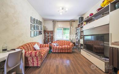 APPARTAMENTO CON GARAGE E CANTINA IN PICCOLA PALAZ