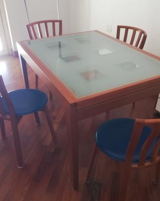 Tavolo in legno e vetro 