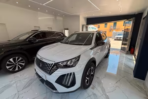 Peugeot 2008 PEUGEOT 2008 1.2 hybrid Allure 145cv 