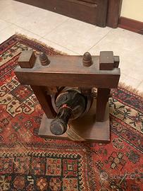 Bottiglia decorativa “Nebbiolo 1805” con torchio