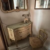 Specchio, commode e sedia anni 900