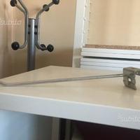 Ganci e staffe per arredamento