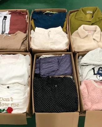 Lotto di vestiti misti da circa 60 kg