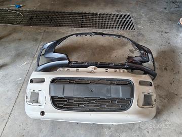 Paraurti anteriore fiat panda e Toyota Yaris 