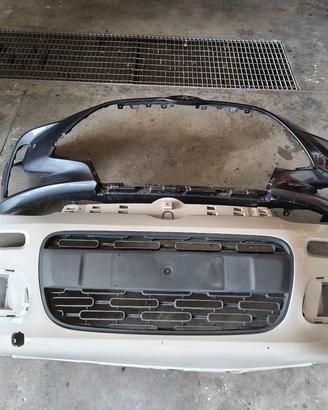 Paraurti anteriore fiat panda e Toyota Yaris 