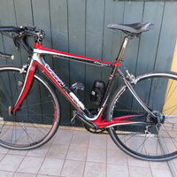 Bicicletta da corsa in fibra di carbonio