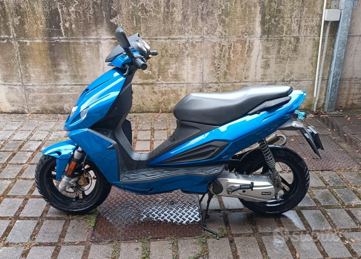 Skuter Phantom F12 1998 Malaguti Phantom F12 R 50 2007 Moto E