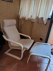 poltrona con poggiapiedi.