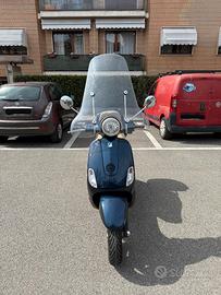 Vespa LX 125 blu