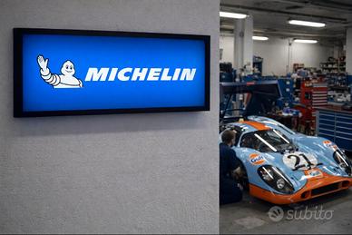 Insegna luminosa michelin
