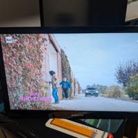 Tv Samsung 24" con supporto a muro