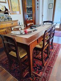 Tavolo antico con sei sedie