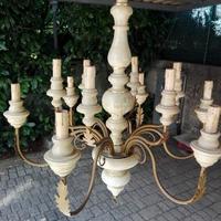 Grande lampadario 12 luci in legno laccato