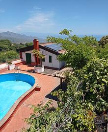 Villetta con piscina e giardino a Presa