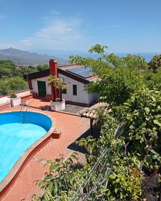 Villetta con piscina e giardino a Presa