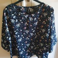 Camicia da donna nera a fiori 