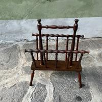 portariviste vintage in legno con design a fuso