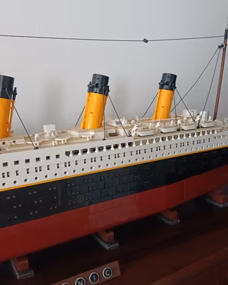 Lego Titanic 10294 con scatola e istruzioni 