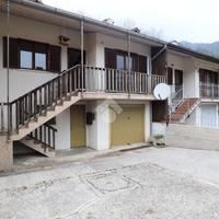 VILLA A SCHIERA CENTRALE A LUSEVERA