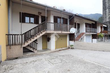 VILLA A SCHIERA CENTRALE A LUSEVERA