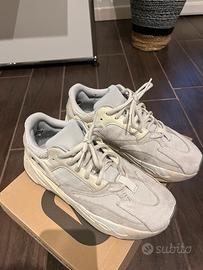 Yeezy 700 analog US8 EU41 1/3