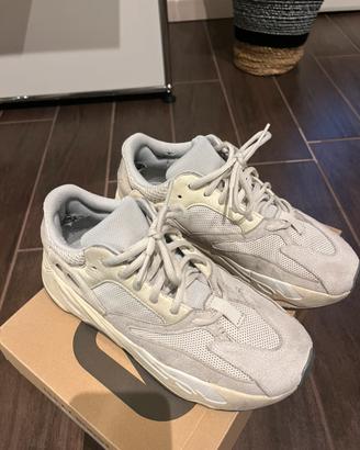 Yeezy 700 analog US8 EU41 1/3