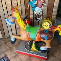 Cavalluccio dondolante a monete