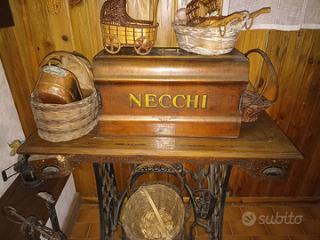 Macchina da cucire Necchi