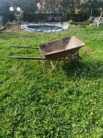 Cariola vintage in ferro