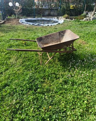 Cariola vintage in ferro